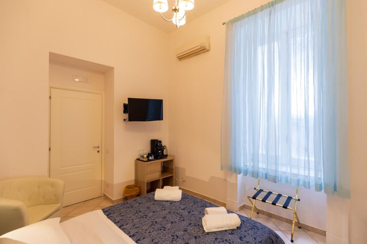 Suites Trinita In Toledo Street Naples Exterior photo